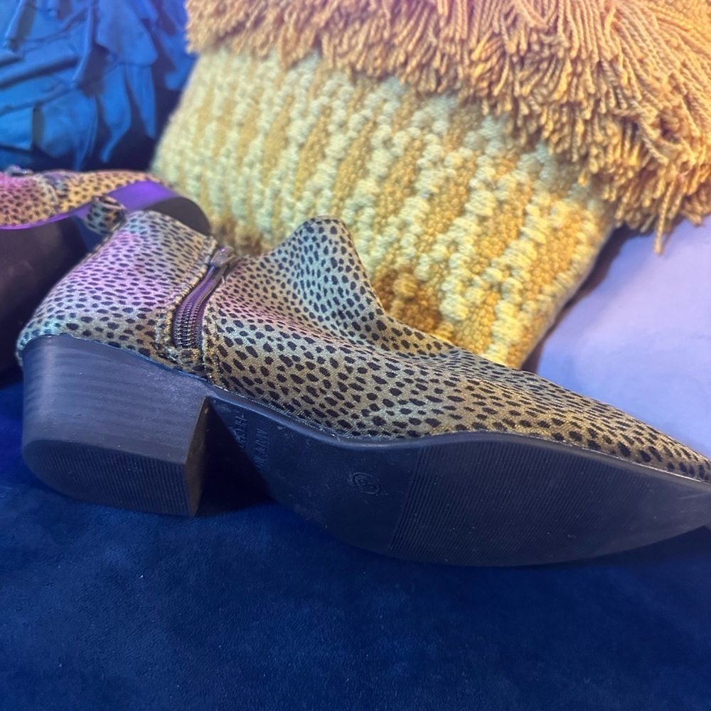 OLD NAVY Green leopard suede booties sz 8 - Picture 6 of 11